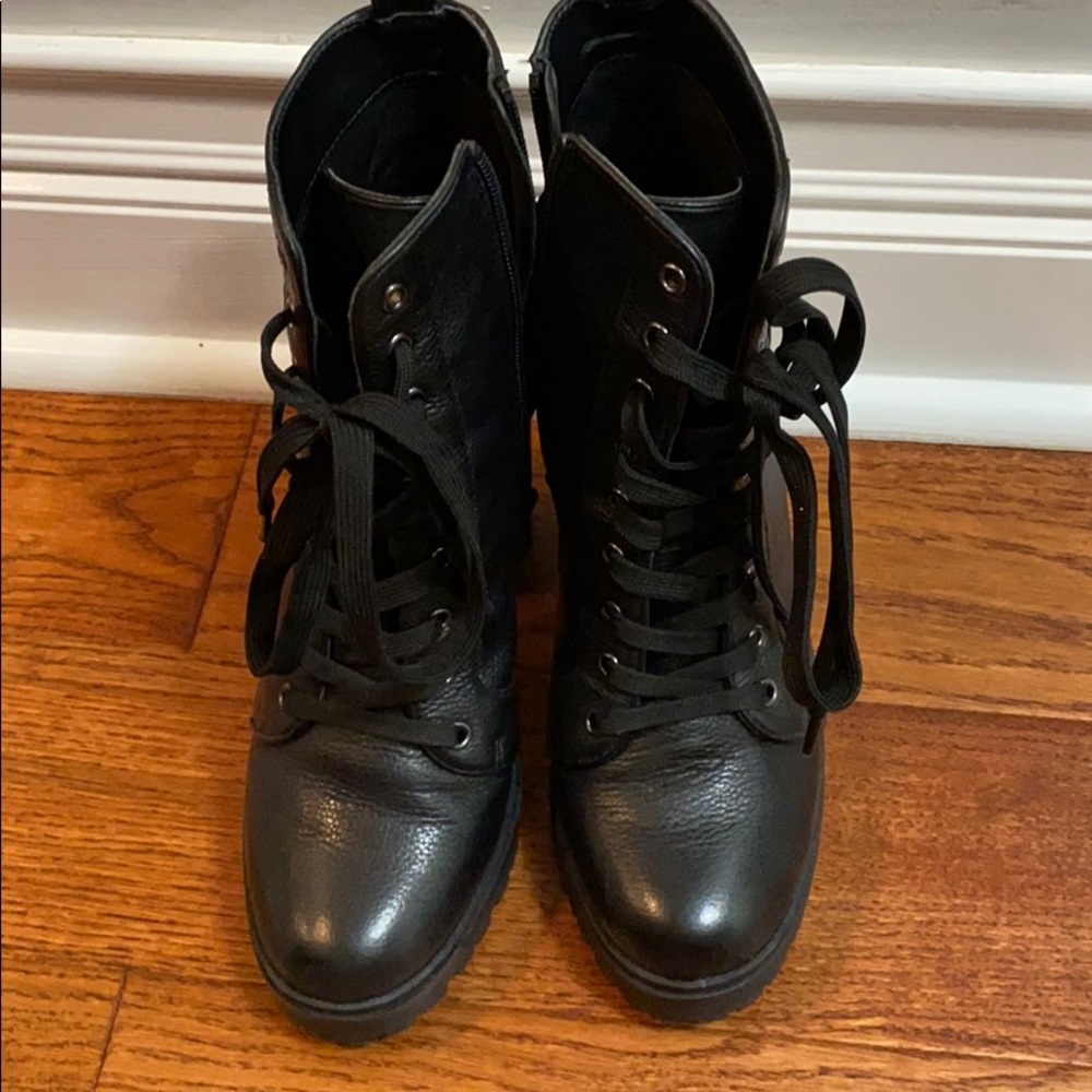 Steve Madden Leather Boots!